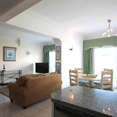 Apartman Two Bedroom Near El Duque Beach, *