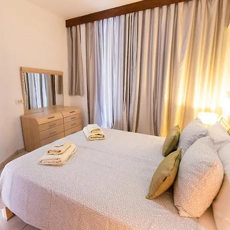 Two Bedroom Near El Duque Beach, Апартаменты