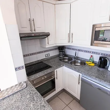 Апартаменты Two Bedroom Near El Duque Beach, Адехе
