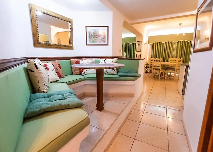 Two Bedroom Near El Duque Beach, 아데제
