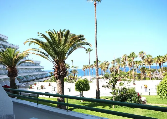 Two Bedroom Near El Duque Beach, アデヘ