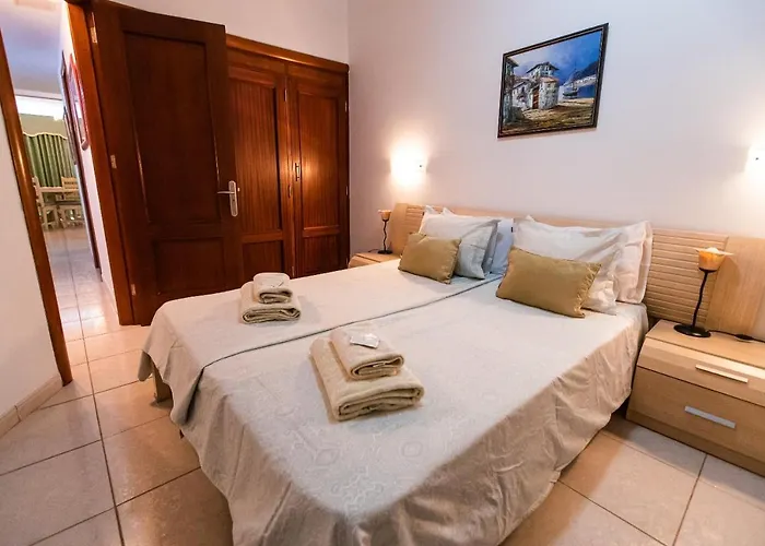 Two Bedroom Near El Duque Beach, * アデヘ