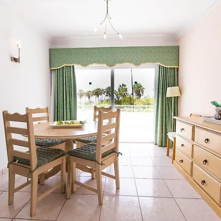 Two Bedroom Near El Duque Beach, Appartement