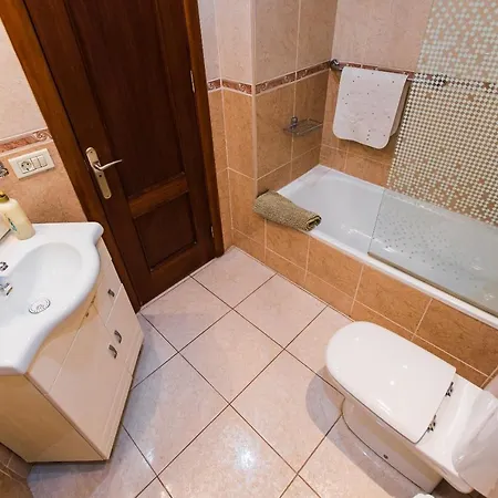 Two Bedroom Near El Duque Beach, Appartement