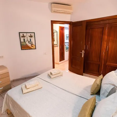 Apartment Two Bedroom Near El Duque Beach,