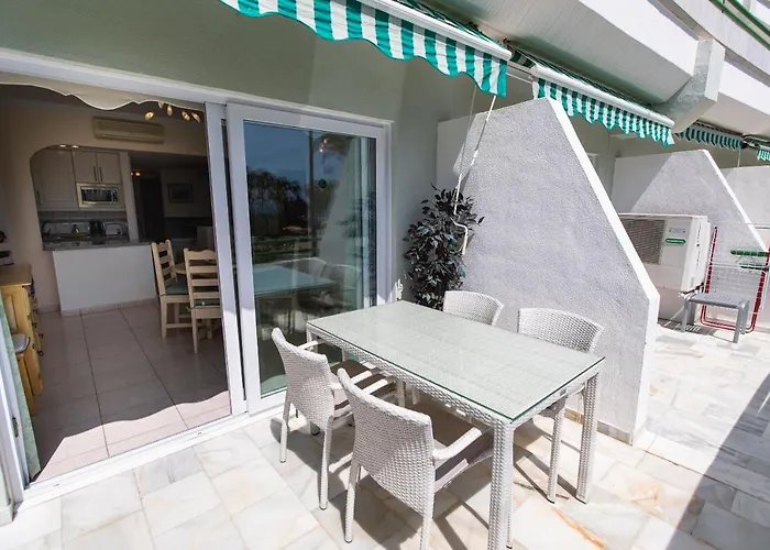 Two Bedroom Near El Duque Beach, Apartament