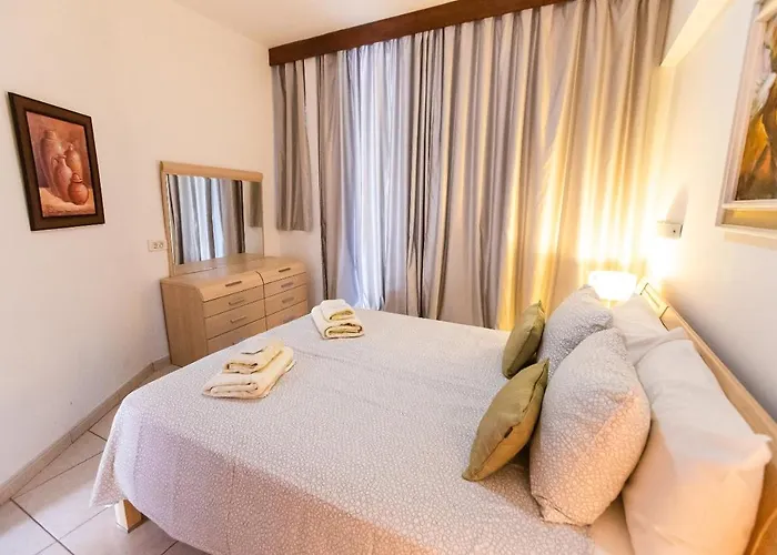 Two Bedroom Near El Duque Beach, Apartament