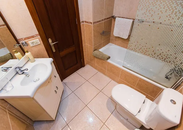 Two Bedroom Near El Duque Beach, Apartament